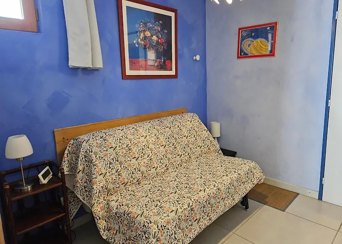 Rez De Jardin Et Garage Prive